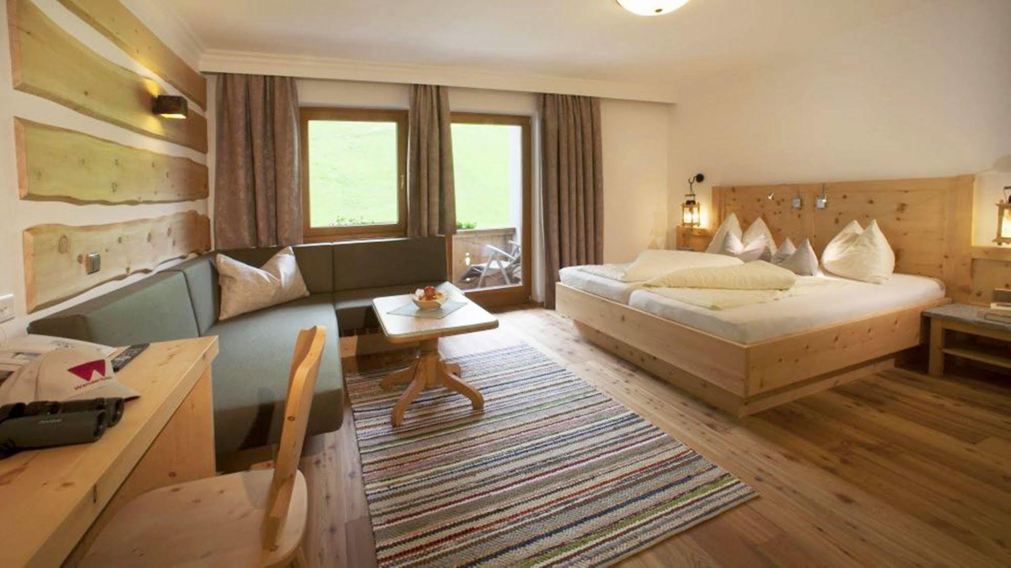 Natur- & Wanderhotel Tuxertal Dış mekan fotoğraf