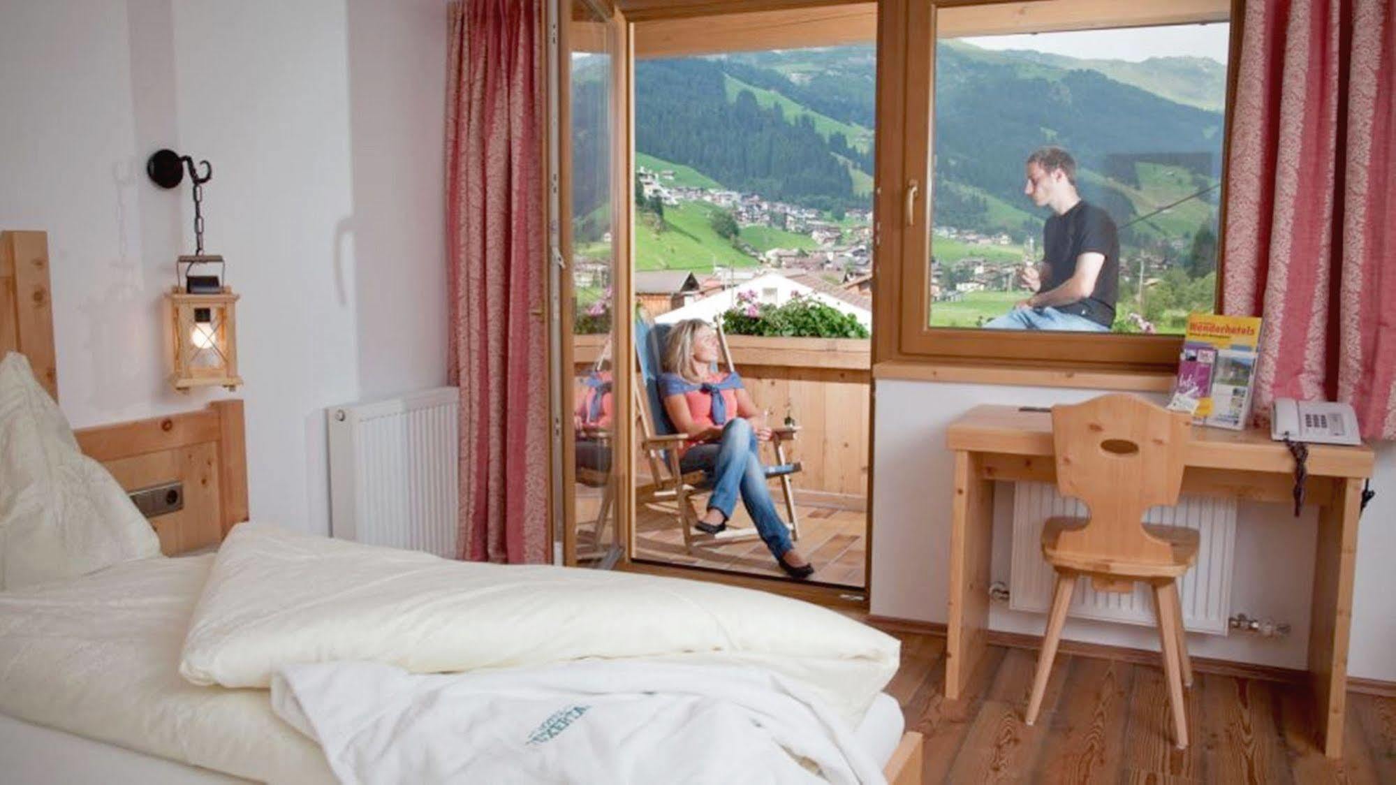 Natur- & Wanderhotel Tuxertal Dış mekan fotoğraf